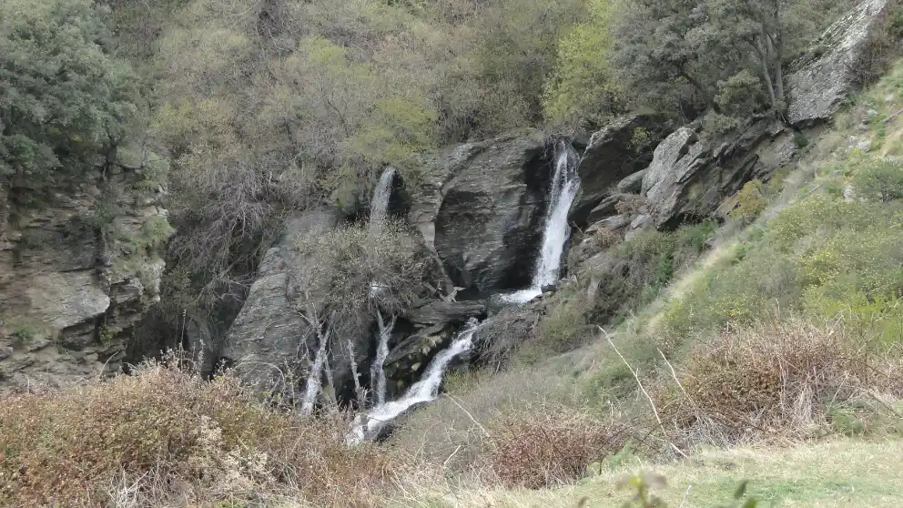 Saltos de agua en el Río Lanjarón, por debajo del Refugio de Tello