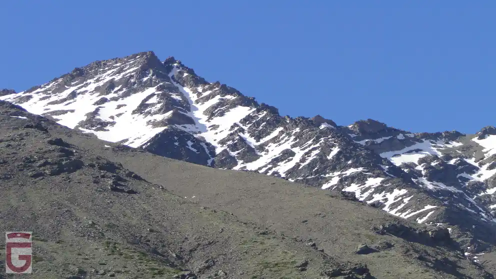 La vertiente norte de La Caldera, con su espolón, vista desde la zona de Cueva Secreta